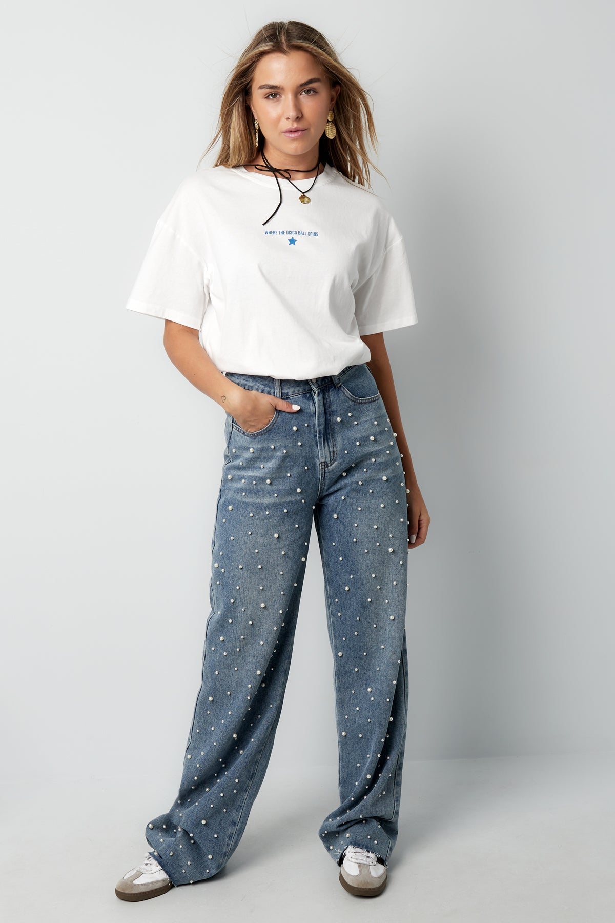 Isla Nomada – Denim & Pearls